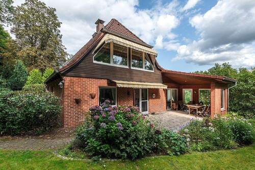 Rückansicht mit Terrasse - 