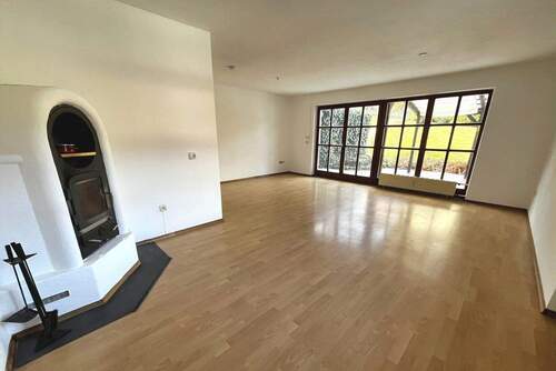 Ess-/Wohnzimmer mit Kamin im EG - 