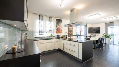 offene Wohnküche - 9 Zimmer Doppelhaushälfte in Herbolzheim