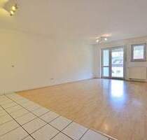 Große 1 Zimmer Wohnung mit Balkon und geräumigen Bad sowie Stellplatz - Rednitzhembach Igelsdorf