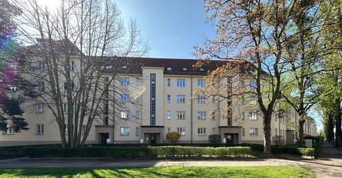 Haus Vorderansicht - 2 Zimmer Etagenwohnung in Dresden