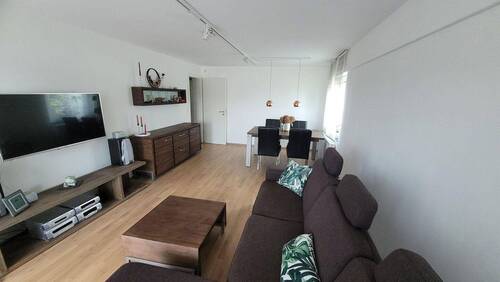 Wohnzimmer - 3 Zimmer Etagenwohnung zum Kaufen in Stuttgart