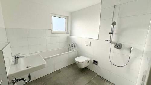 Badezimmer - Etagenwohnung mit 114,90 m&sup2; in Auenstein-Ilsfeld zur Miete