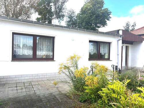 Bild 1 - Verstecktes Potenzial auf dem Land - großzügiges Anwesen in Teuchern mit Charme!