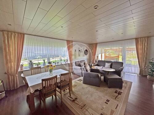 Wohnzimmer - 7 Zimmer Einfamilienhaus zum Kaufen in Ihlow / Riepe