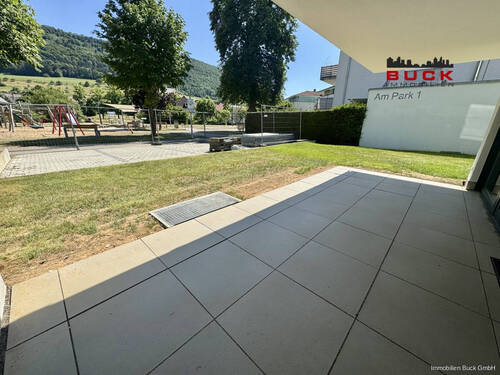 Terrasse Süd und Stellplätze - 