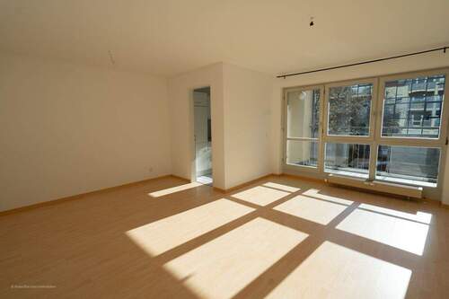 Wohnzimmer - 2 Zimmer Etagenwohnung in Unterhaching