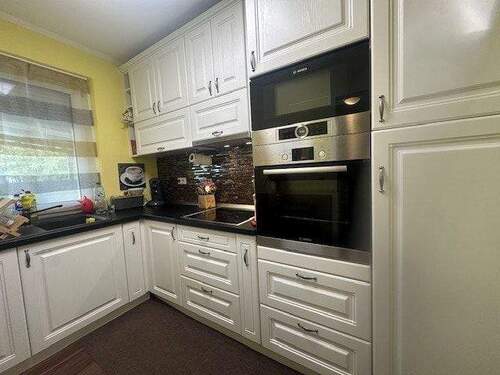 Moderne Küche mit Elektrogeräten - 