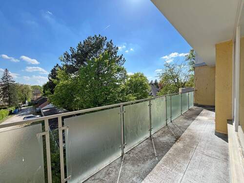 Balkon mit Blick ins Grüne - 3 Zimmer Etagenwohnung in München