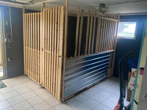 22. Hundezwinger im Waschmaschinenraum - 