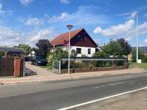 2. Straßenansicht - 5 Zimmer Einfamilienhaus zum Kaufen in Eilenburg