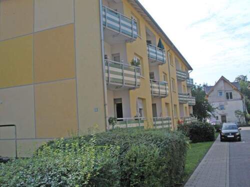 Ansicht Wohngebäude mit Balkonen - Kleine, gemütliche 3-Zimmer-Wohnung in Heppenheim