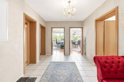 Flur_Eingangsbereich - 3 Zimmer Etagenwohnung zum Kaufen in Stuttgart