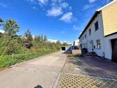 Garagenzufahrt für den Dreispänner - 4 Zimmer Reihenmittelhaus in Brunnthal