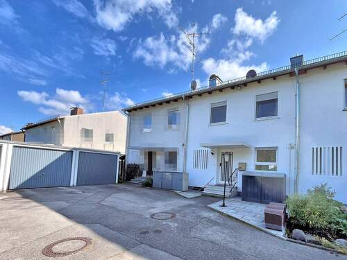 Vorderansicht des Reihenmittelhauses - Reihenmittelhaus mit 110,30 m² in Brunnthal zum Kaufen