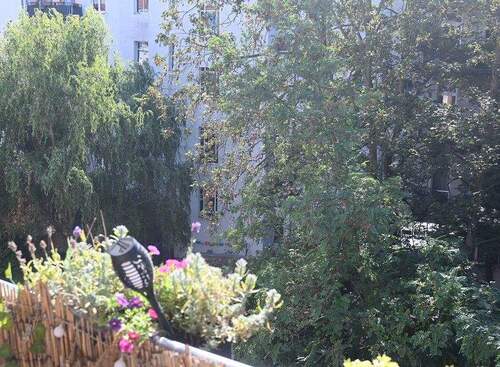 Blick in den Hof - 2 Zimmer Etagenwohnung zum Kaufen in Leipzig