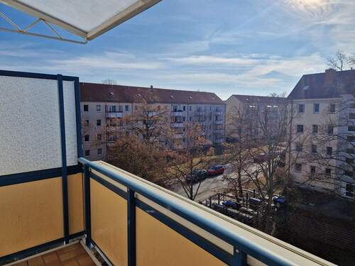 Blick vom Balkon - 3 Zimmer Etagenwohnung in Halle (Saale)