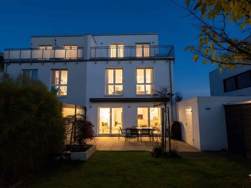 Rückansicht (bei Nacht) - 