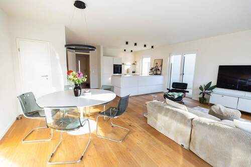 Wohnzimmer mit Blick auf Küche - Doppelhaushälfte mit 163,00 m&sup2; in Korschenbroich zum Kaufen