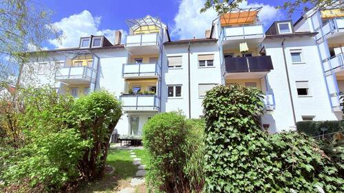 Blick zur Wohnanlage - ... AIGNER - helle, geschmackvolle Wohnung im 1.OG mit EBK und Balkon in Mühldorf-Nord ...