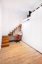 Zimmer 2 mit praktischen Einbauten - 
