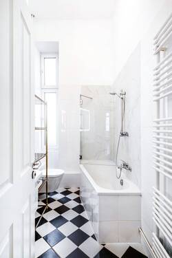Bad mit Wanne - 
