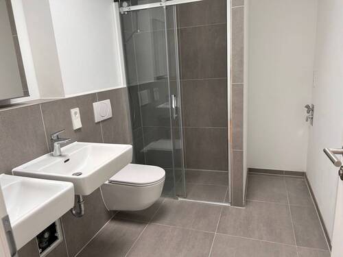 Duschbad mit Waschmaschinenstellplatz - 
