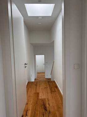 Flur zum hinteren Zimmer und Bad - 