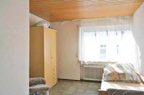 Kleines-Zimmer - Mehrfamilienhaus, Wohnhaus mit 213,00 m² in Erkenbrechtsweiler zum Kaufen