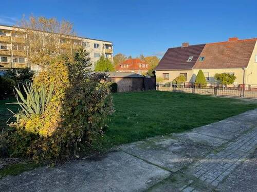 Grundstück vor dem Haus - 