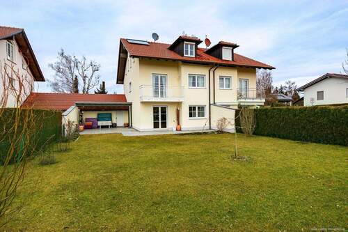 Blick auf das Haus - Baierbrunn - Wohnen im Grünen: Familienfr. DHH mit 5 Schlafzimmern, Kamin, Garage & Traumgarten