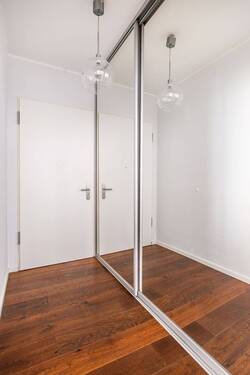 Flur mit Einbauschrank - 