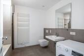 Bad mit Wanne und Rainshower - 