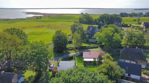 Luftbild mit Südblick - Bungalow mit 55,00 m&sup2; in Wieck a. Darß zum Kaufen