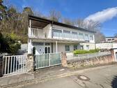Außenansicht - Kaiserslautern: Freistehendes Einfamilienhaus mit großer Garage und schöner Süd-Terrasse