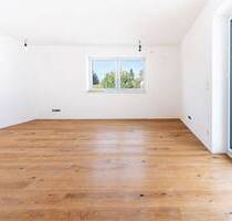 Neubau KfW 40 - Großzügige und barrierefreie 3-Zimmer-Wohnung mit Terrasse und Privatgarten - - Wallersdorf