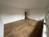 Wohnzimmer - 3 Zimmer Etagenwohnung zur Miete in Solingen