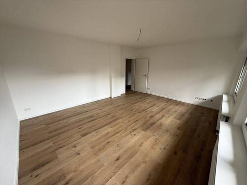 Wohnzimmer - 3 Zimmer Etagenwohnung zur Miete in Solingen