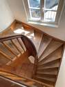 Schöne Holztreppe zum OG - 
