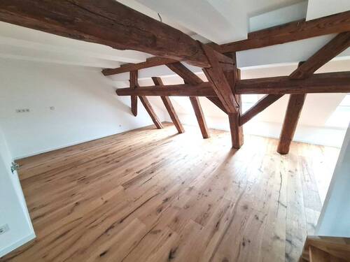 20230802_153547.jpg - Moderne helle Dachgeschosswohnung mit Einbauküche, Stellplatz