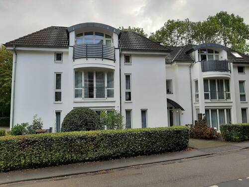 Hausansicht straßenseitig - Nur für Senioren ab 60 Jahren ! 2-Zimmer-Wohnung in seniorengerechter Umgebung direkt am Michaelsberg