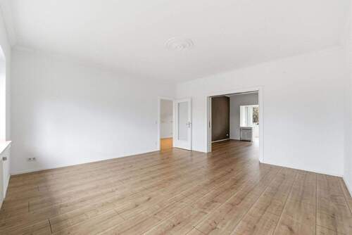 Wohnzimmer - 4 Zimmer Etagenwohnung zum Kaufen in Köln