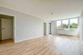 Wohnbereich - Modernisierte 1-Zimmer-Wohnung mit Balkon und TG-Stellplatz in Troisdorf