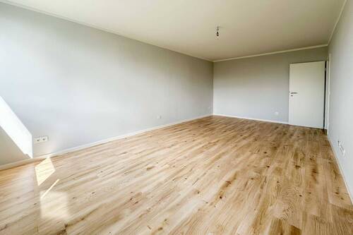 Wohn-Schlafzimmer - 1 Zimmer Einfamilienhaus zum Kaufen in Troisdorf