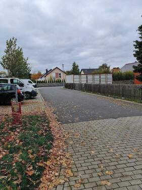 Zufahrt Nachbarhäuser.jpg - Grundstück zum Kaufen in Leipzig