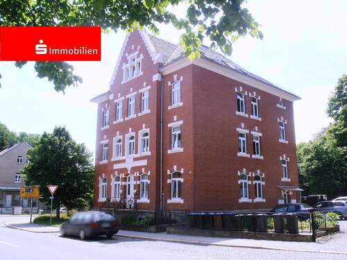 Hausansicht - 2-Raum Wohnung in zentrale Lage von Hirschberg !