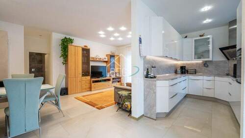 Küche / Wohn- und Esszimmer Wohnung rechts - 