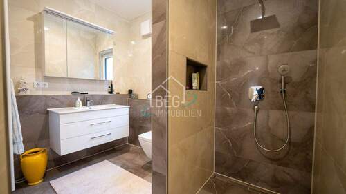 Dusche/WC Wohnung rechts - 