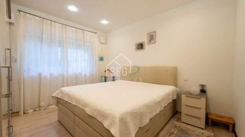 Schlafzimmer Wohnung rechts - 