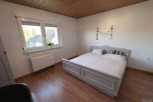Schlafzimmer OG - 1 Zimmer Einfamilienhaus in Hoppstädten-Weiersbach / Weiersbach